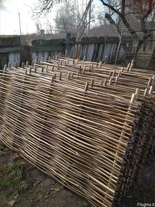 Забор деревянный с орешника